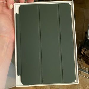Magnetic Apple iPad mini cover